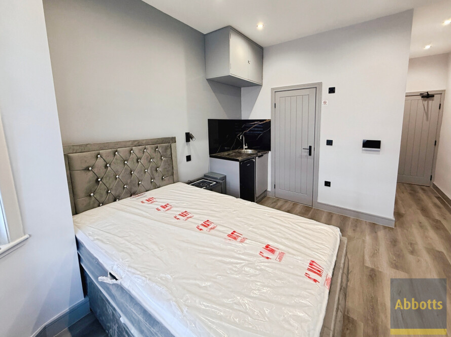 Flat Wimborne Road in Southend-on-Sea