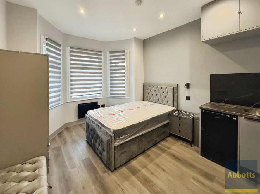Flat Wimborne Road in Southend-on-Sea