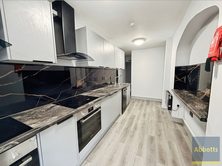 Flat Wimborne Road in Southend-on-Sea