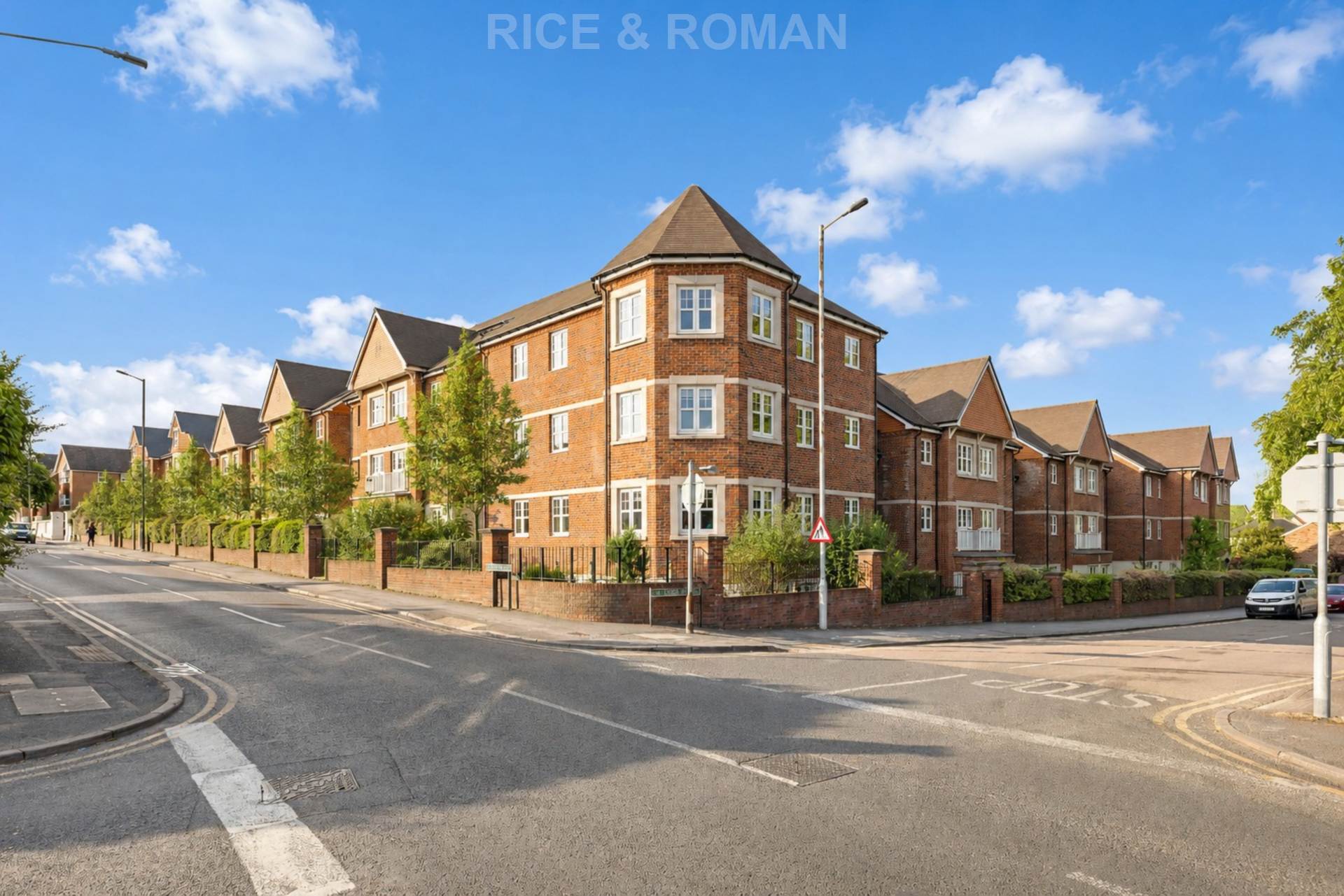 Flat Fairford Road in Maidenhead
