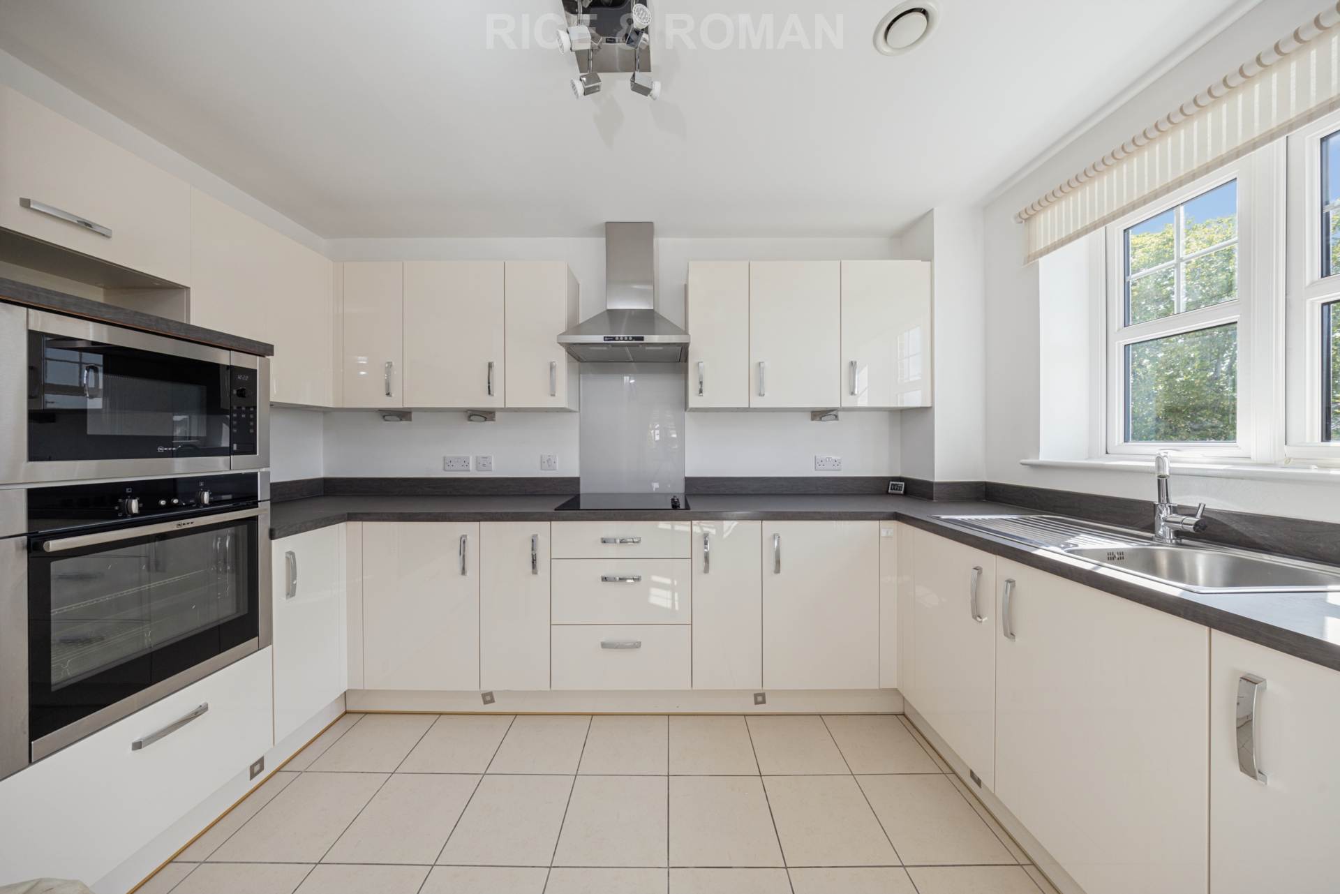 Flat Fairford Road in Maidenhead