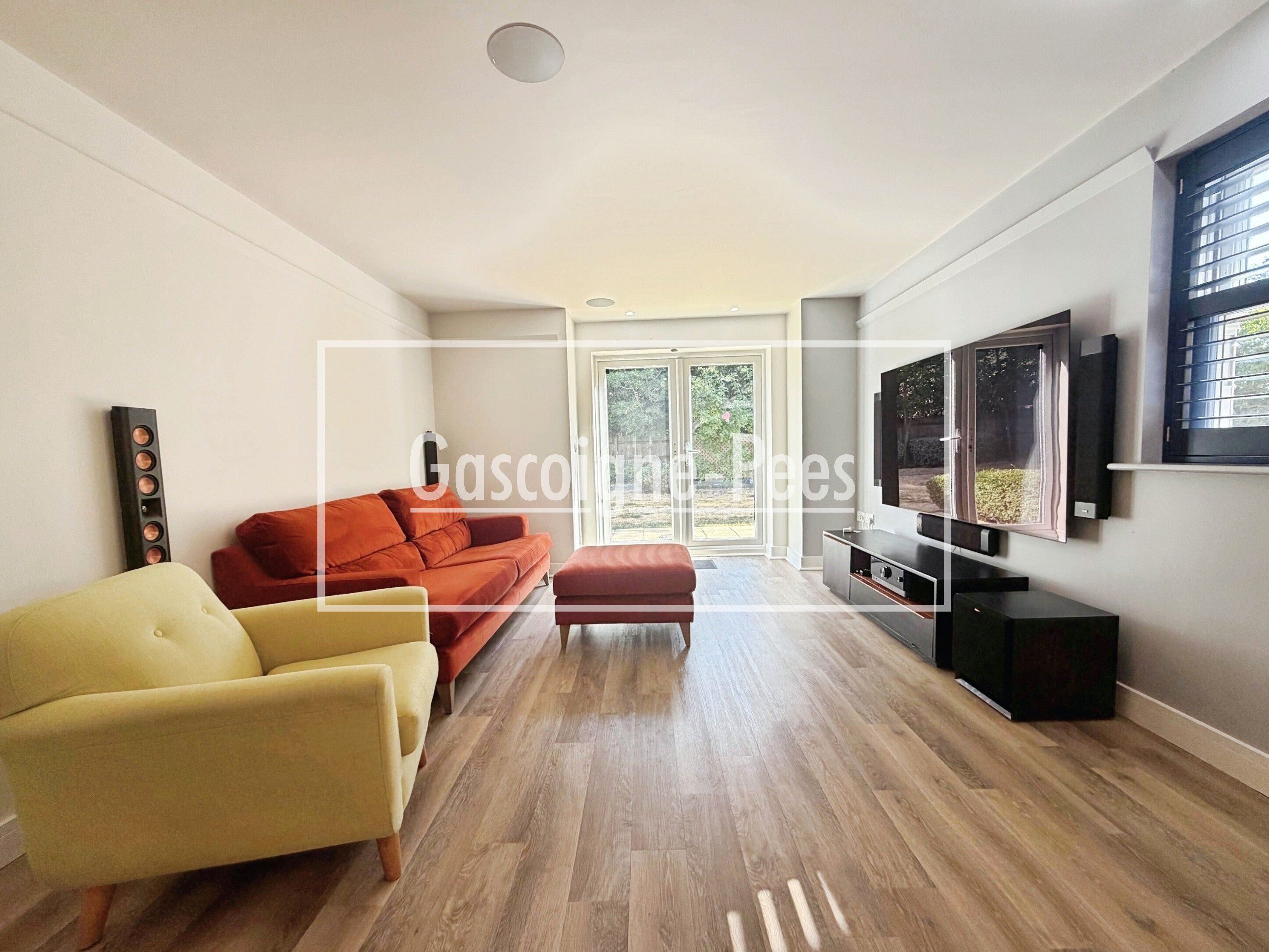 Flat Woodlands Avenue in Woking