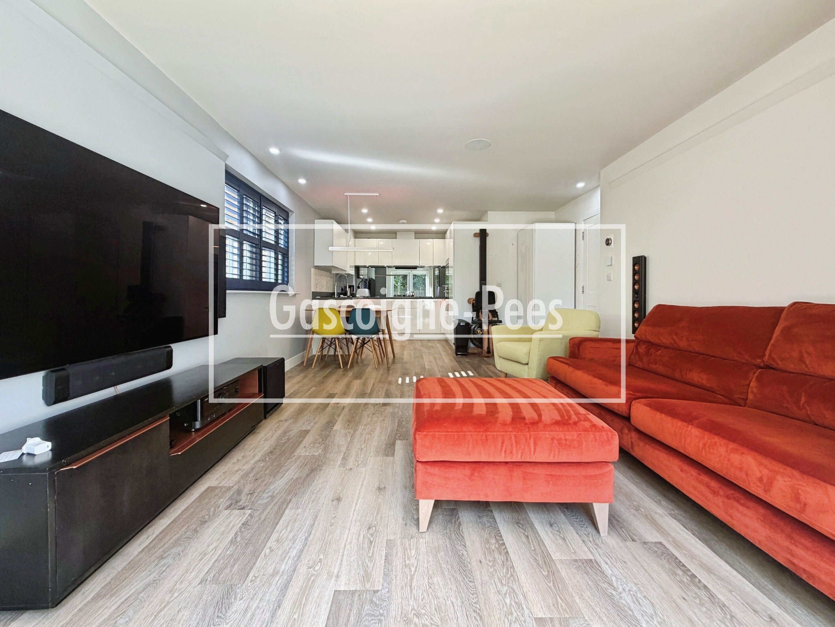 Flat Woodlands Avenue in Woking