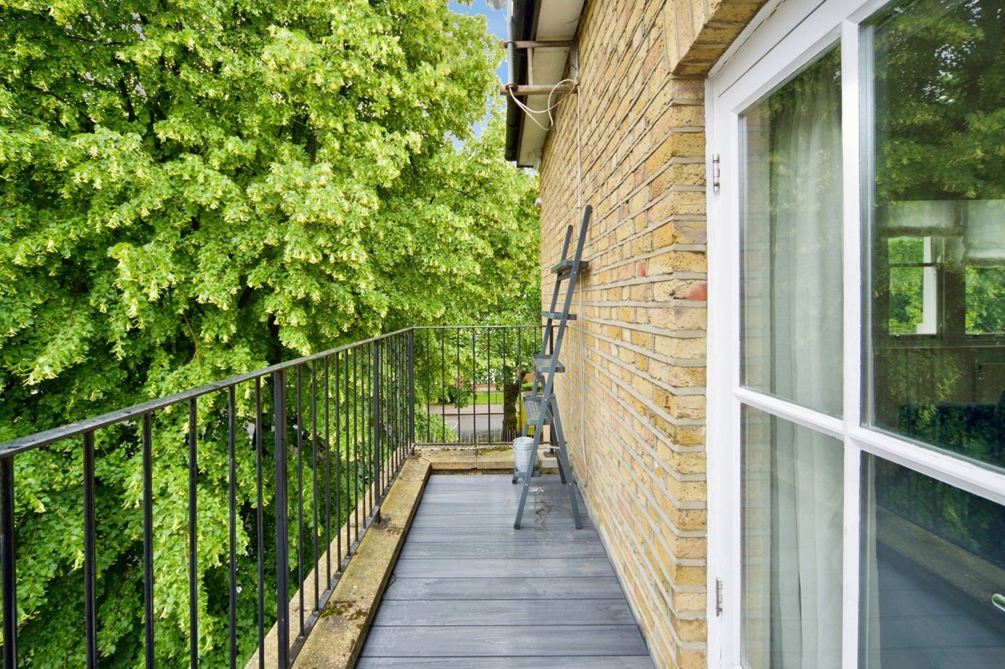 Flat Petherton Road in Greater London