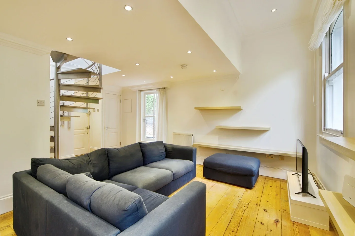 Flat Petherton Road in Greater London