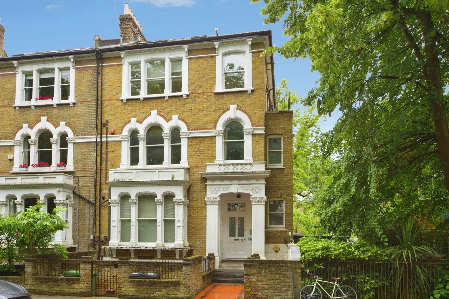 Flat Petherton Road in Greater London