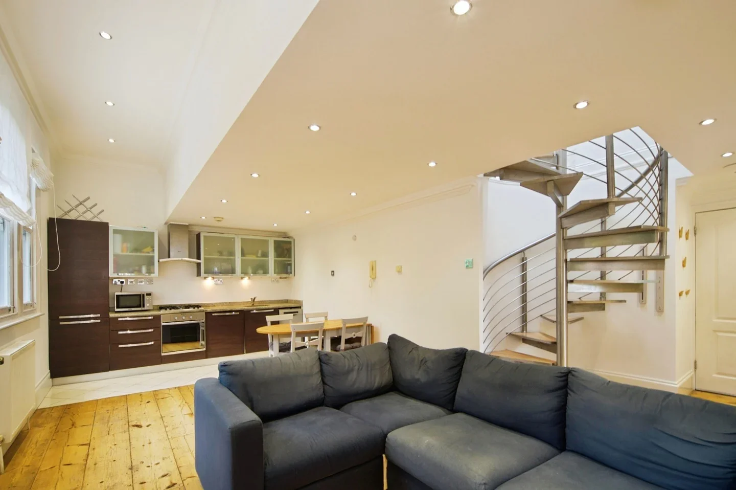 Flat Petherton Road in Greater London