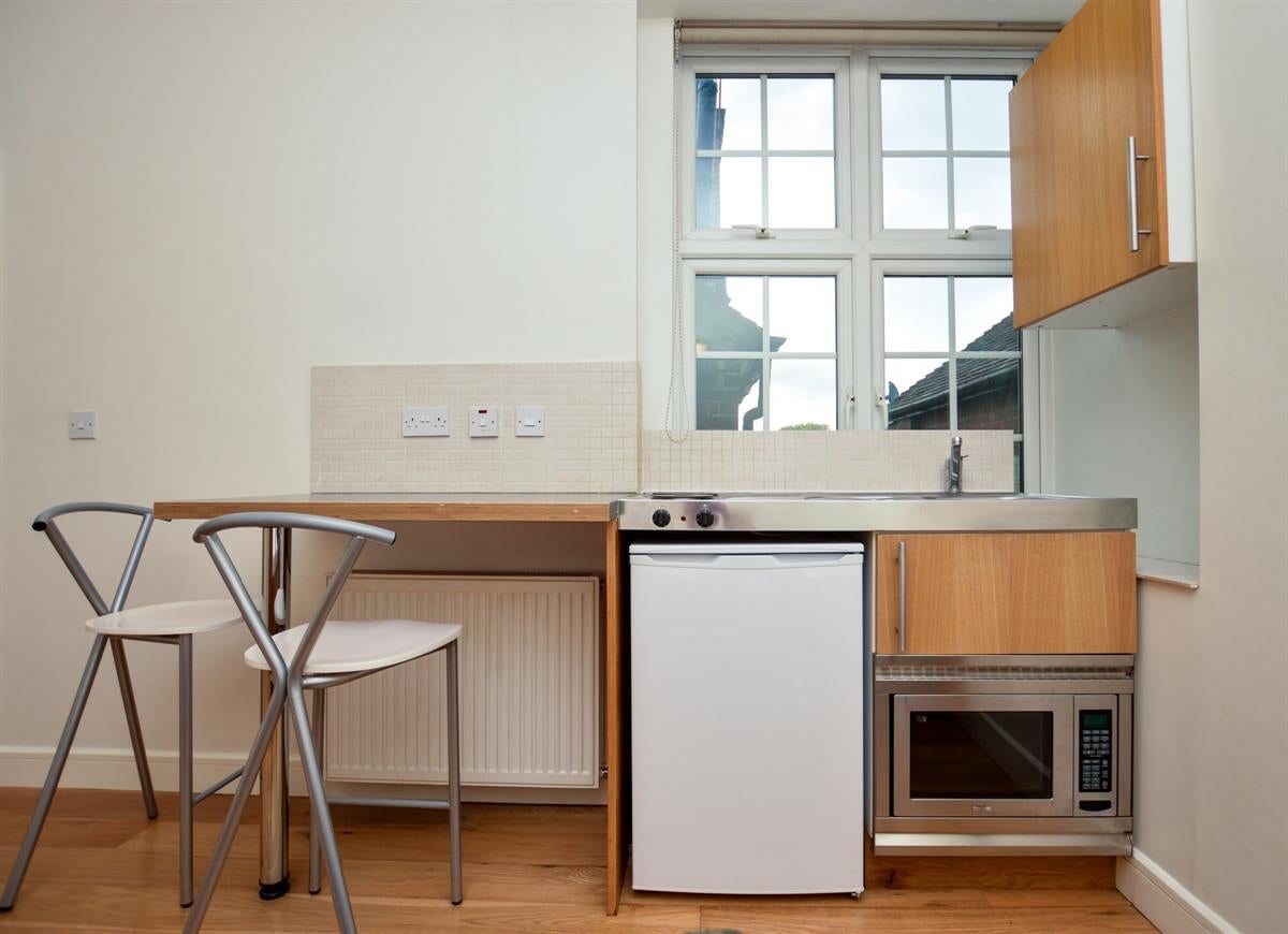Flat Golders Way in Greater London