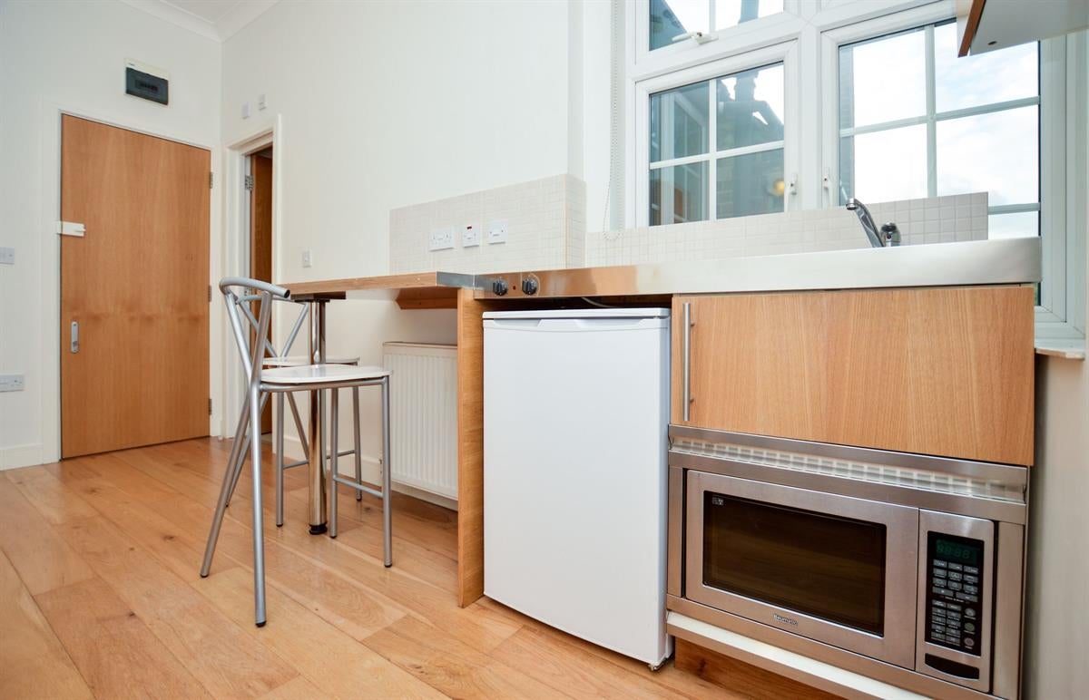 Flat Golders Way in Greater London