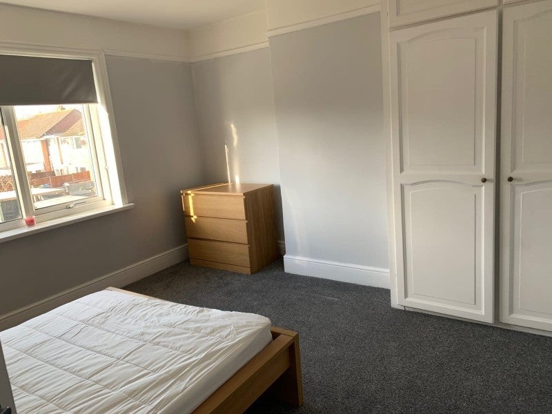 Room Blenheim Road in Exeter