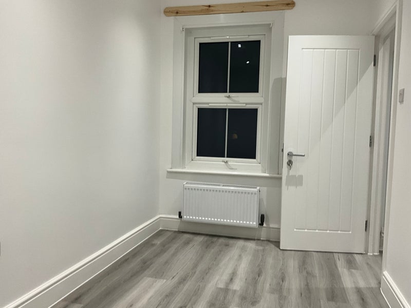 Room Lakehall Road in Greater London