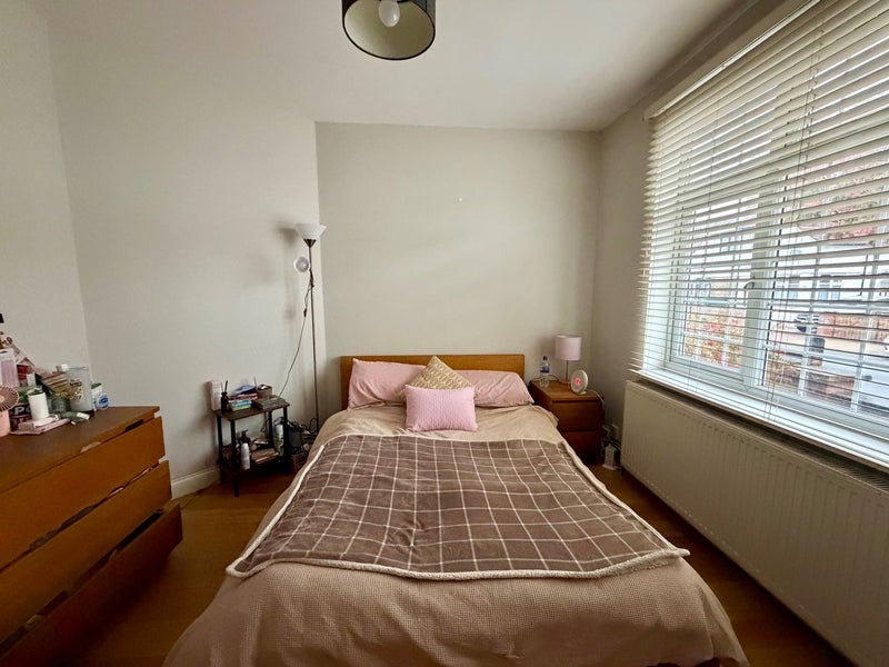 Room Topsham Road in Greater London