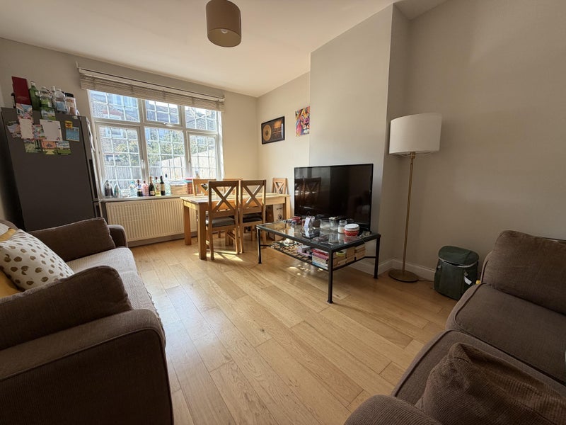 Room Topsham Road in Greater London