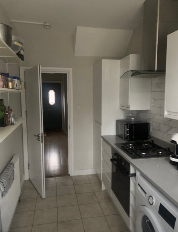 Room Topsham Road in Greater London