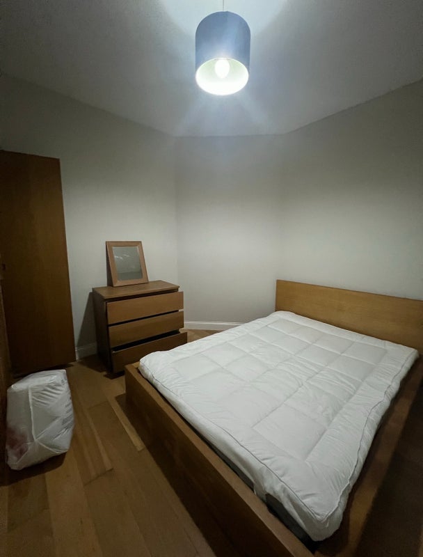 Room Topsham Road in Greater London