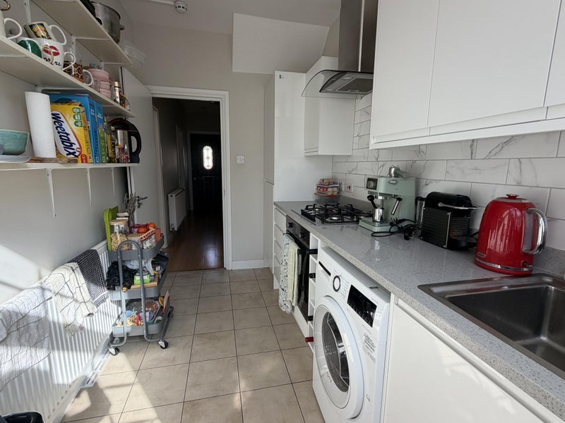 Room Topsham Road in Greater London