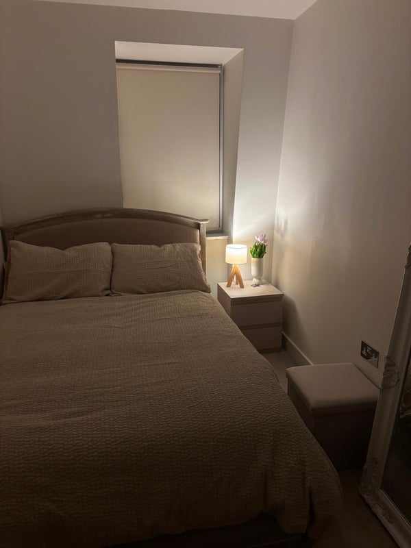 Room North End Road in Greater London