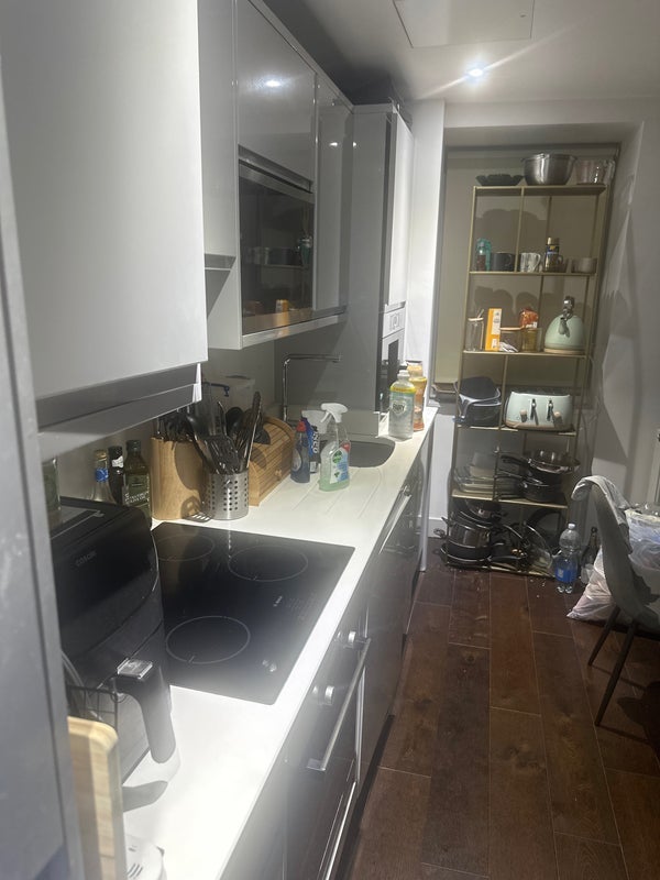 Room North End Road in Greater London
