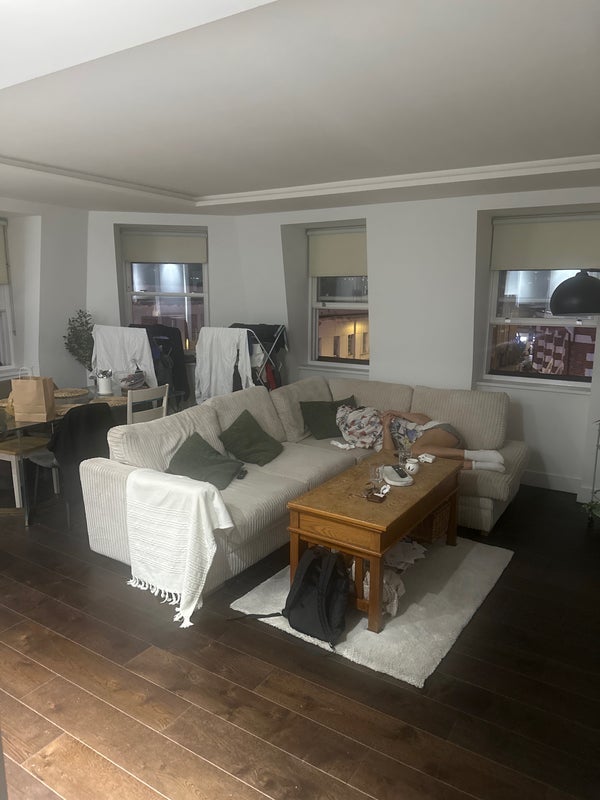 Room North End Road in Greater London