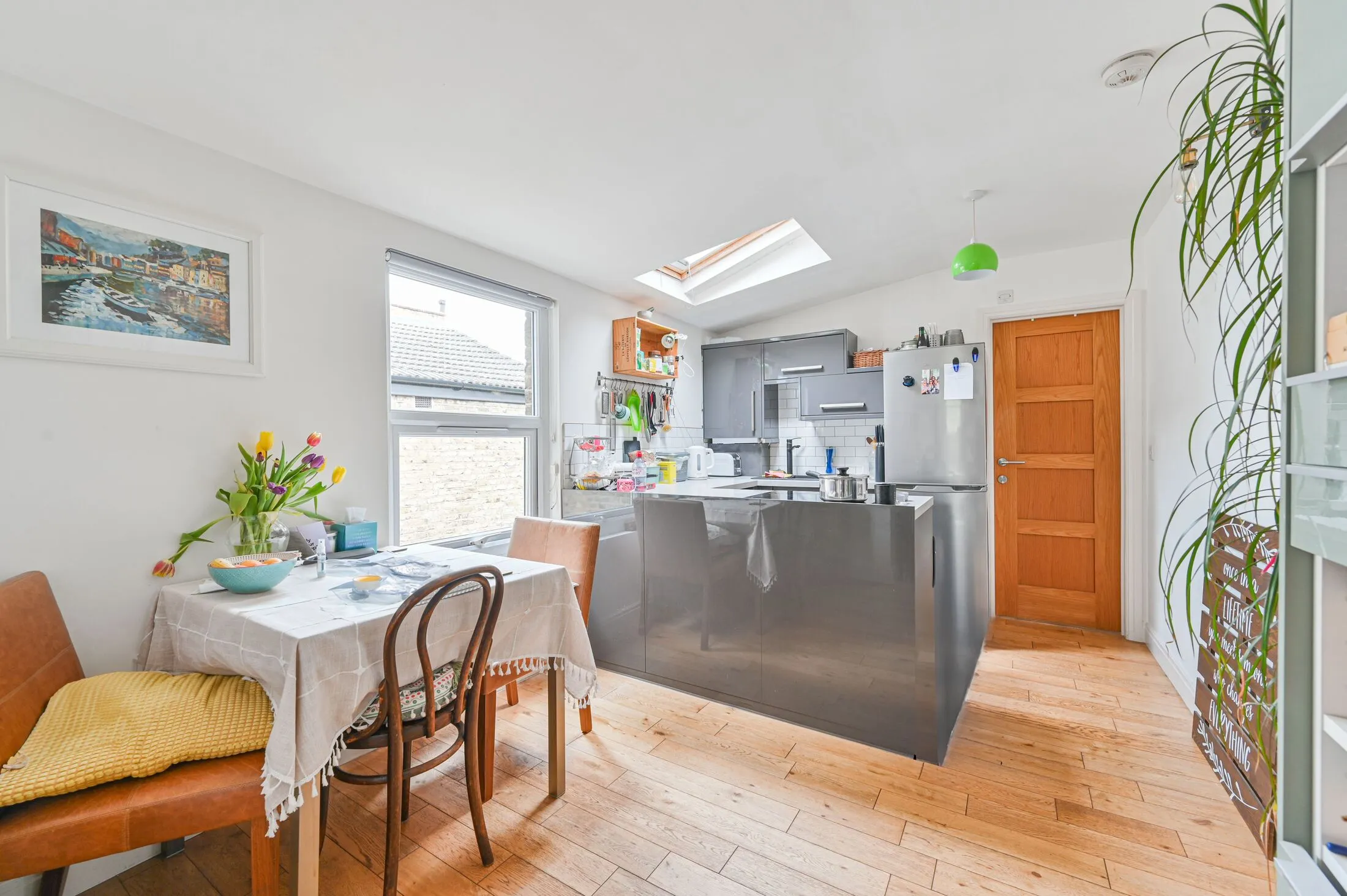 Flat Natal Road in Greater London