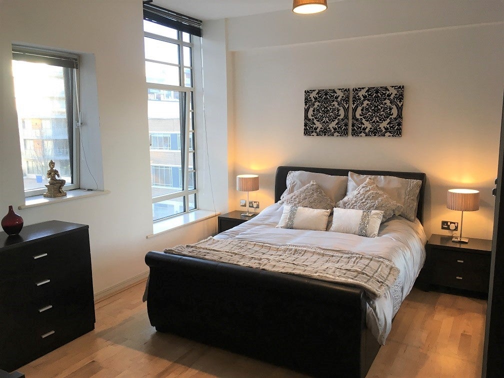 Flat Great West Road in Greater London