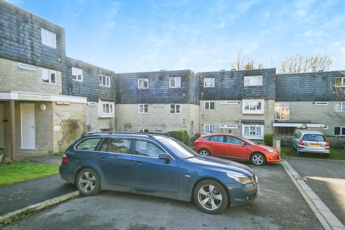 Flat Chaveywell Court in Calne