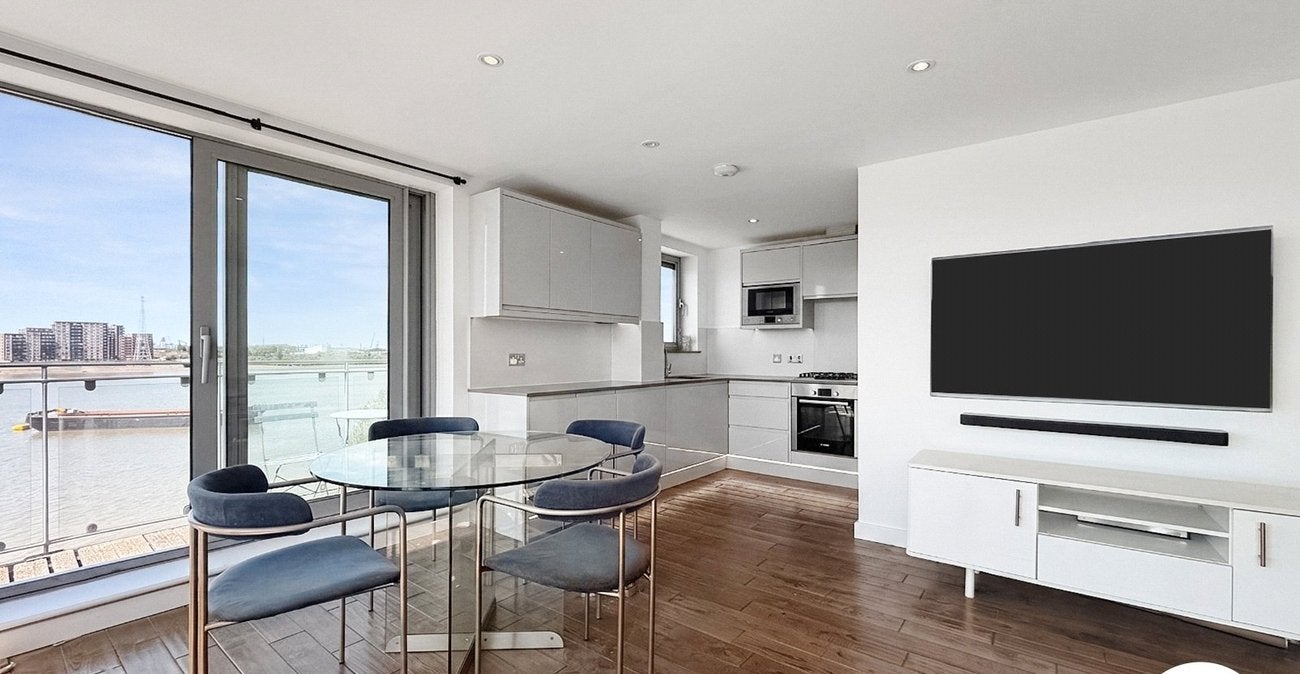 Flat Defence Close in Greater London