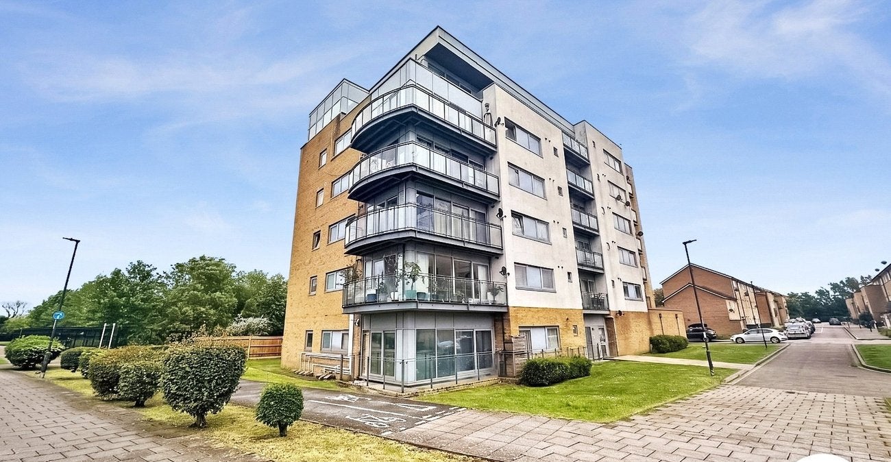Flat Defence Close in Greater London