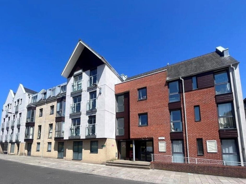 Flat Castle Way in Southampton