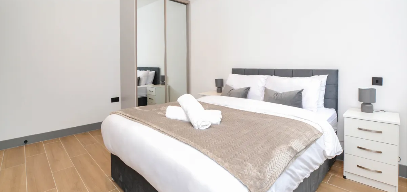 Flat Ballards Lane in Greater London