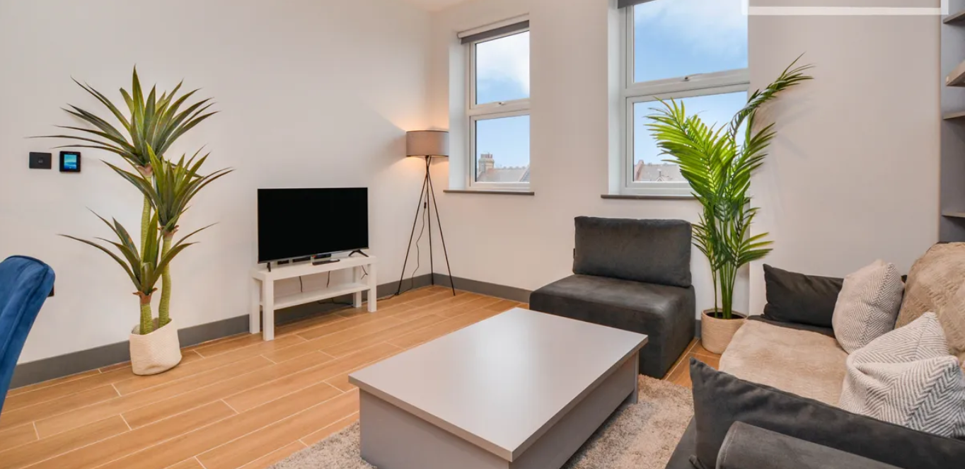 Flat Ballards Lane in Greater London
