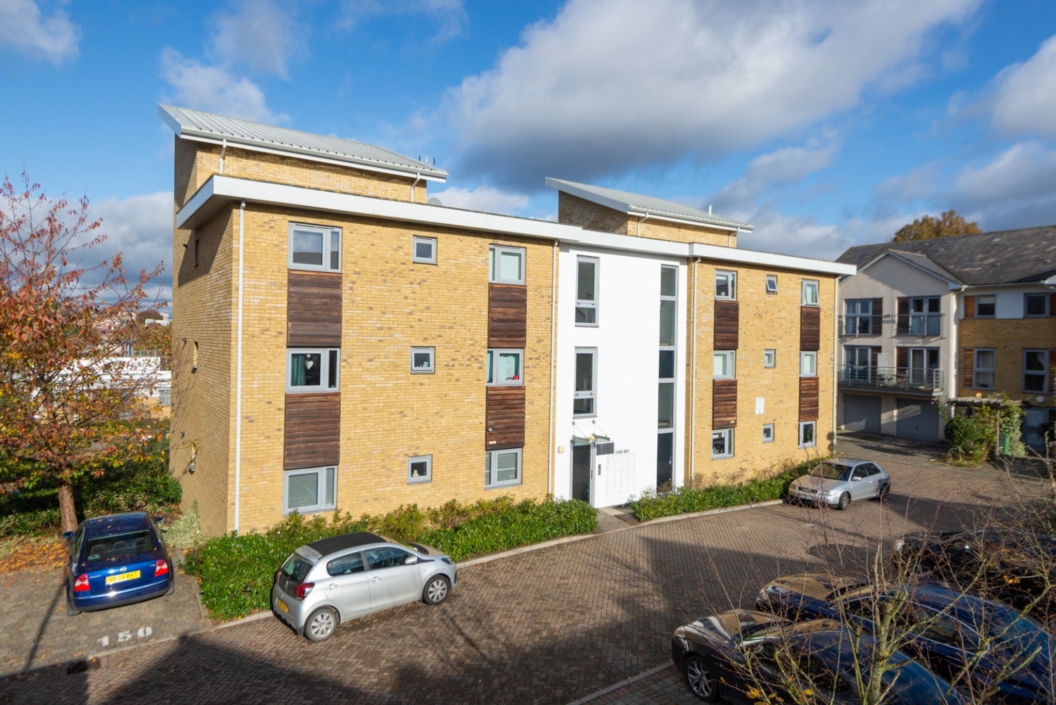 Flat Arundel Square in Maidstone