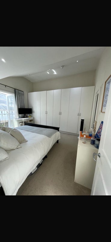 Room North Street in Greater London