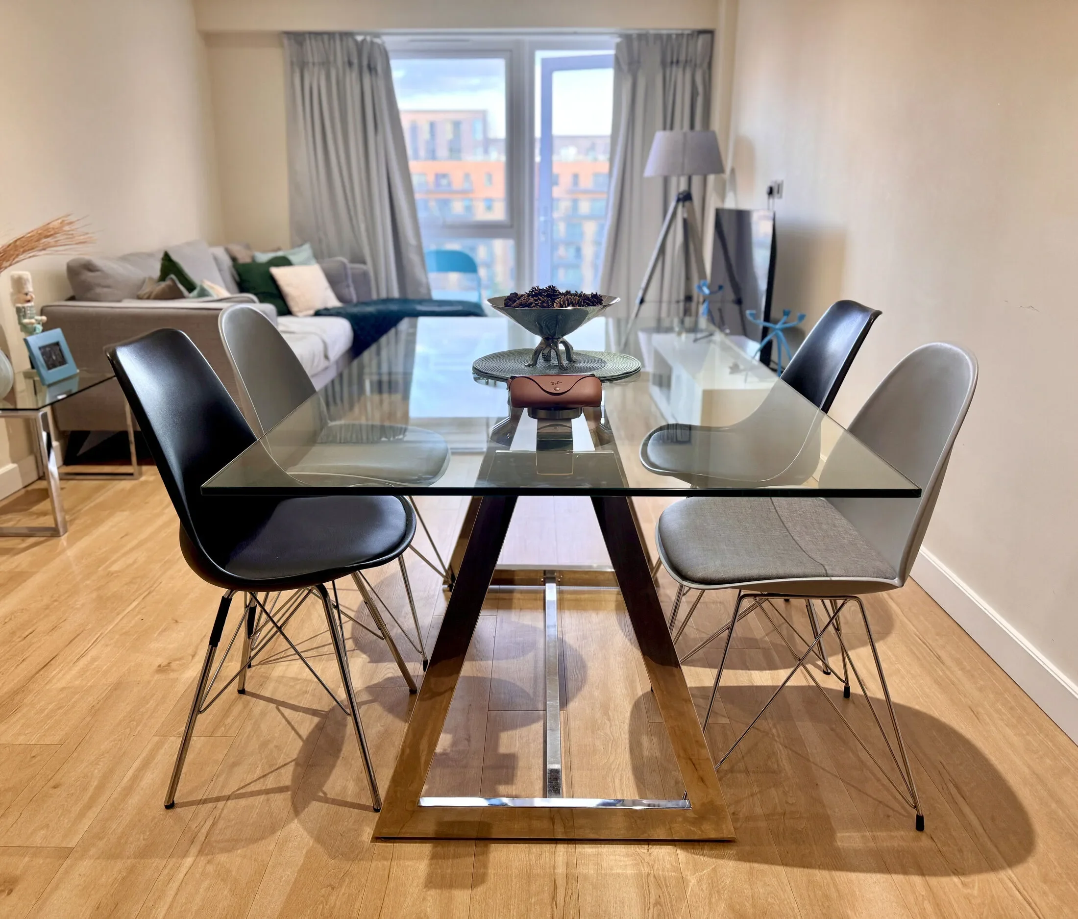 Flat Boulevard Drive in Greater London