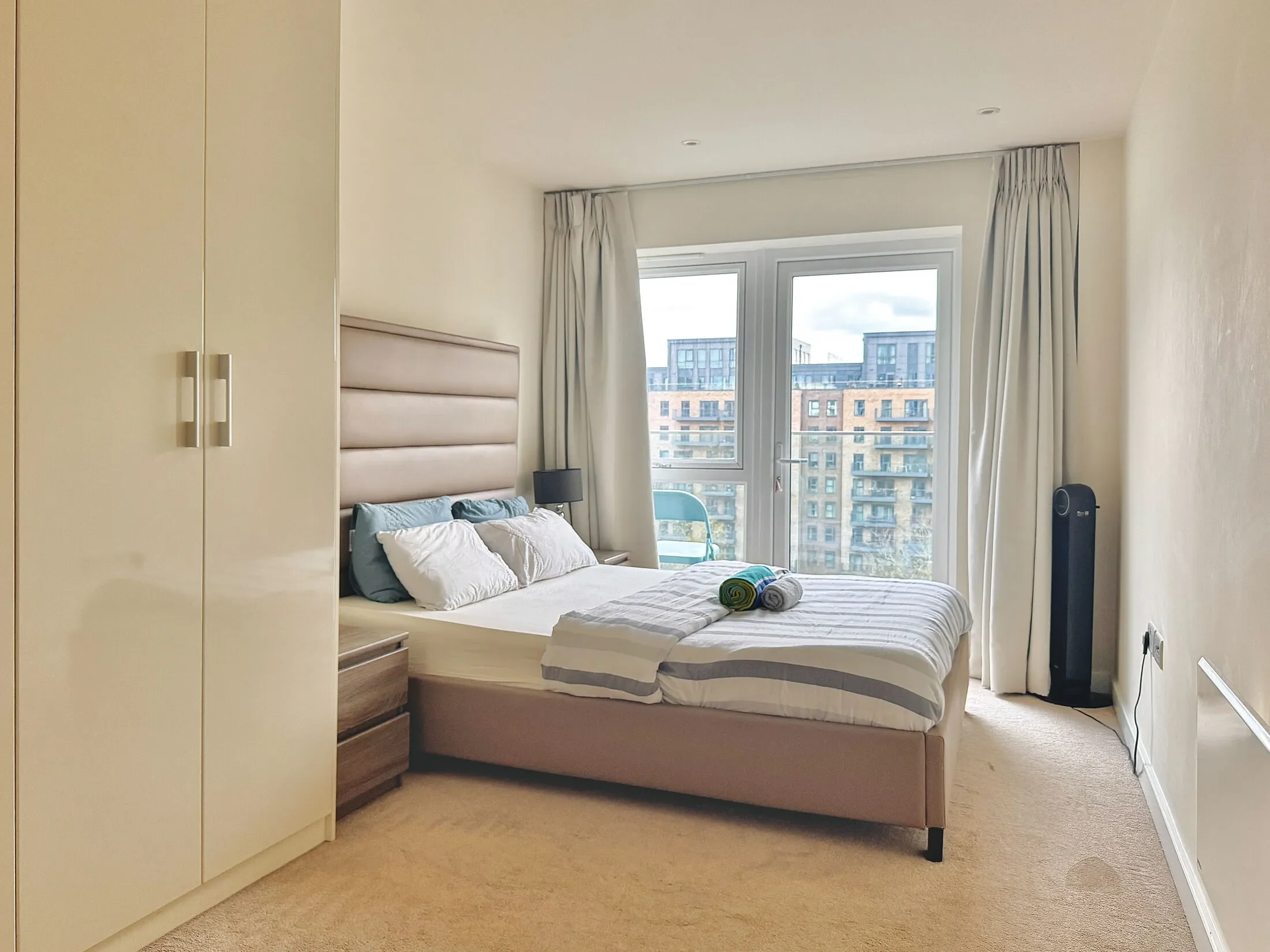 Flat Boulevard Drive in Greater London