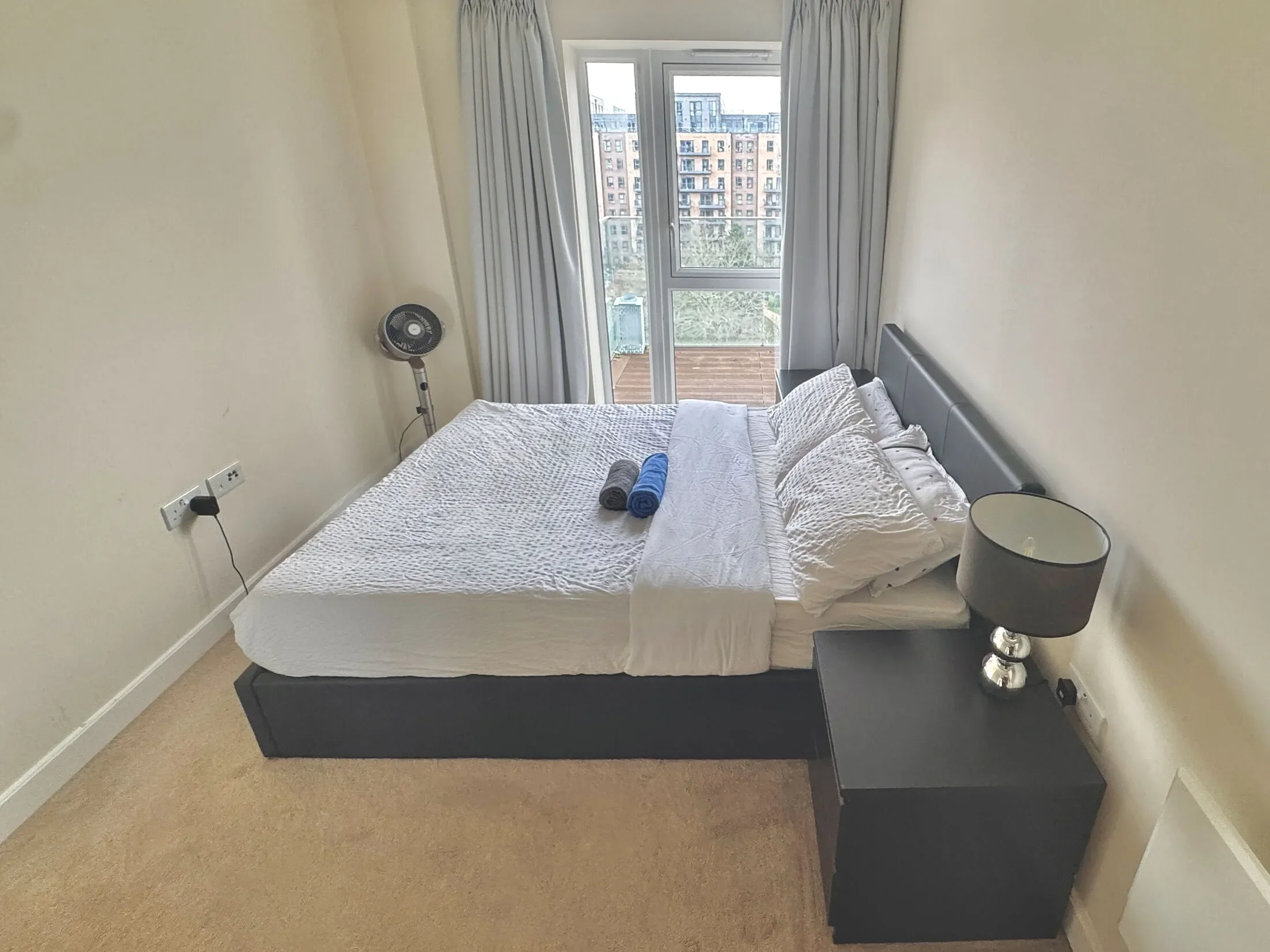 Flat Boulevard Drive in Greater London