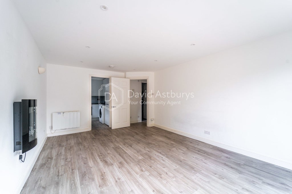 Flat Woodberry Grove in Greater London