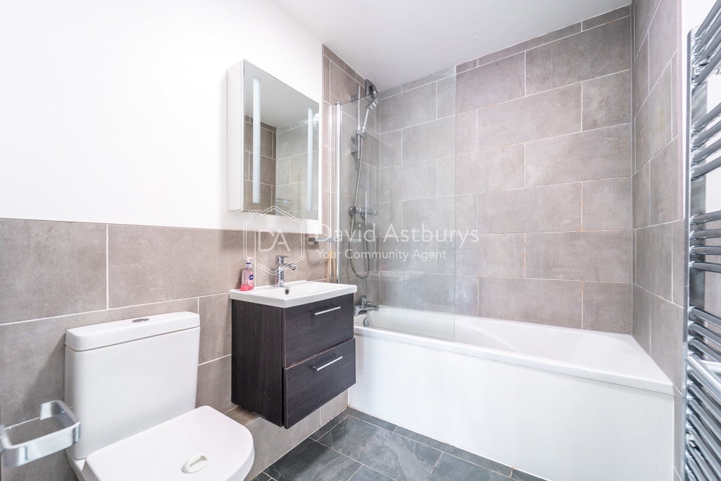 Flat Woodberry Grove in Greater London