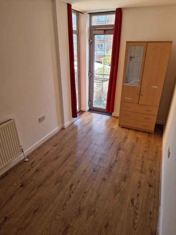 Room Windmill Road in Slough