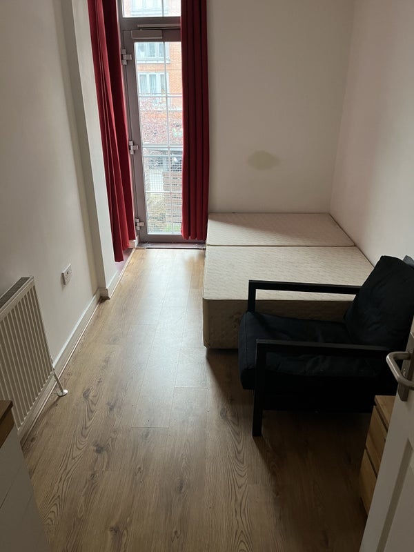 Room Windmill Road in Slough