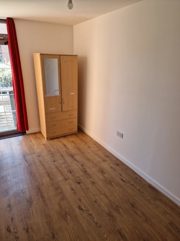 Room Windmill Road in Slough