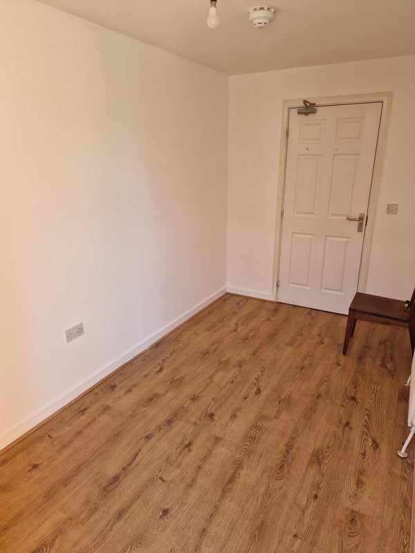 Room Windmill Road in Slough