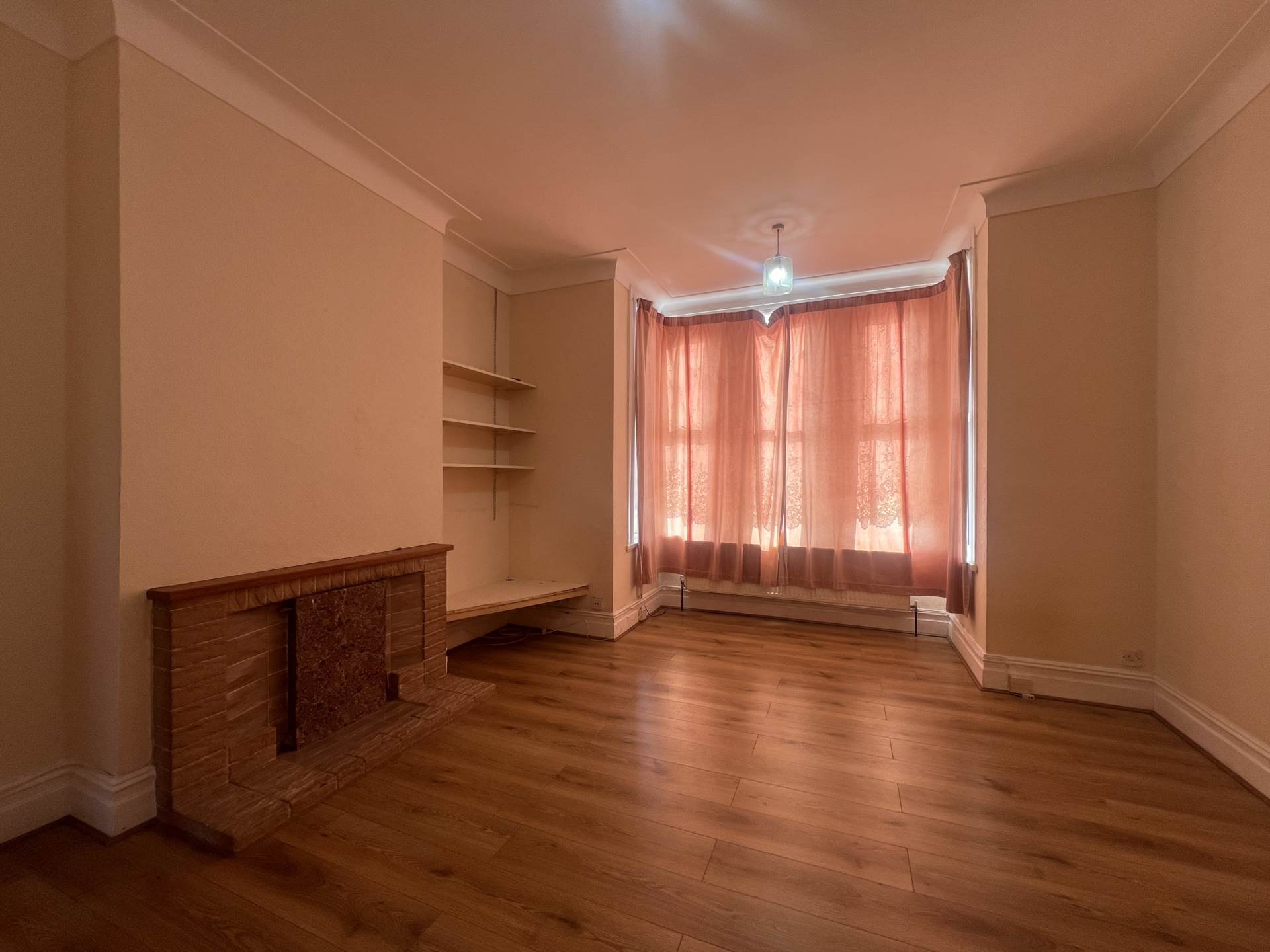 Flat Coventry Road in Greater London