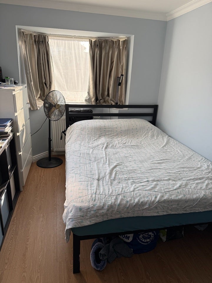 Room Ladycroft Walk in Greater London