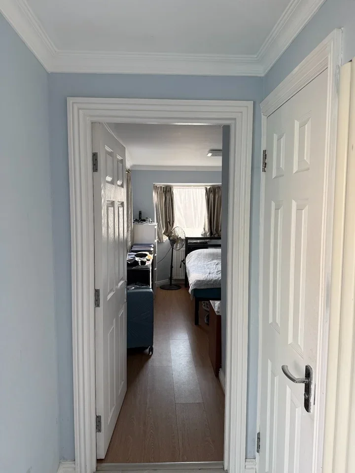 Room Ladycroft Walk in Greater London