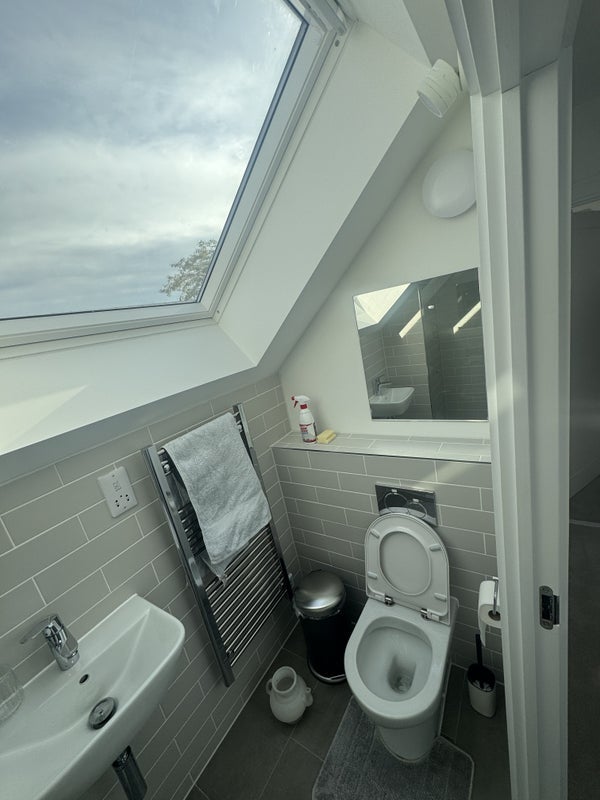 Room Leywood Close in Braintree