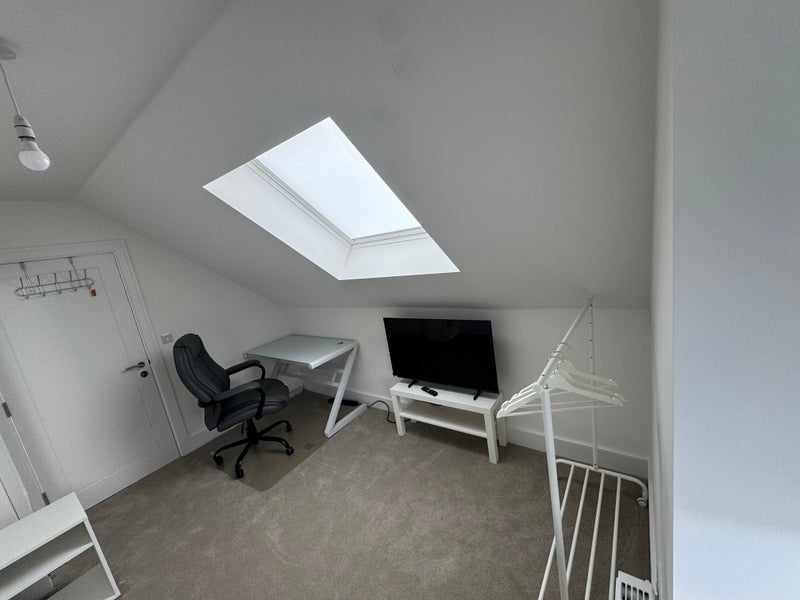Room Leywood Close in Braintree