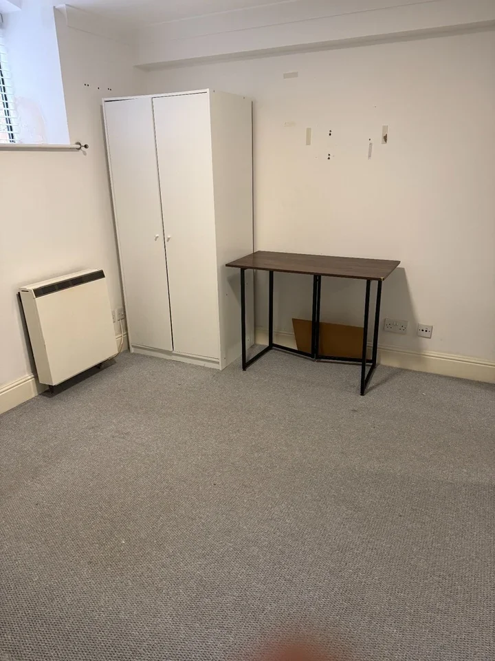 Flat Westferry Road in Greater London