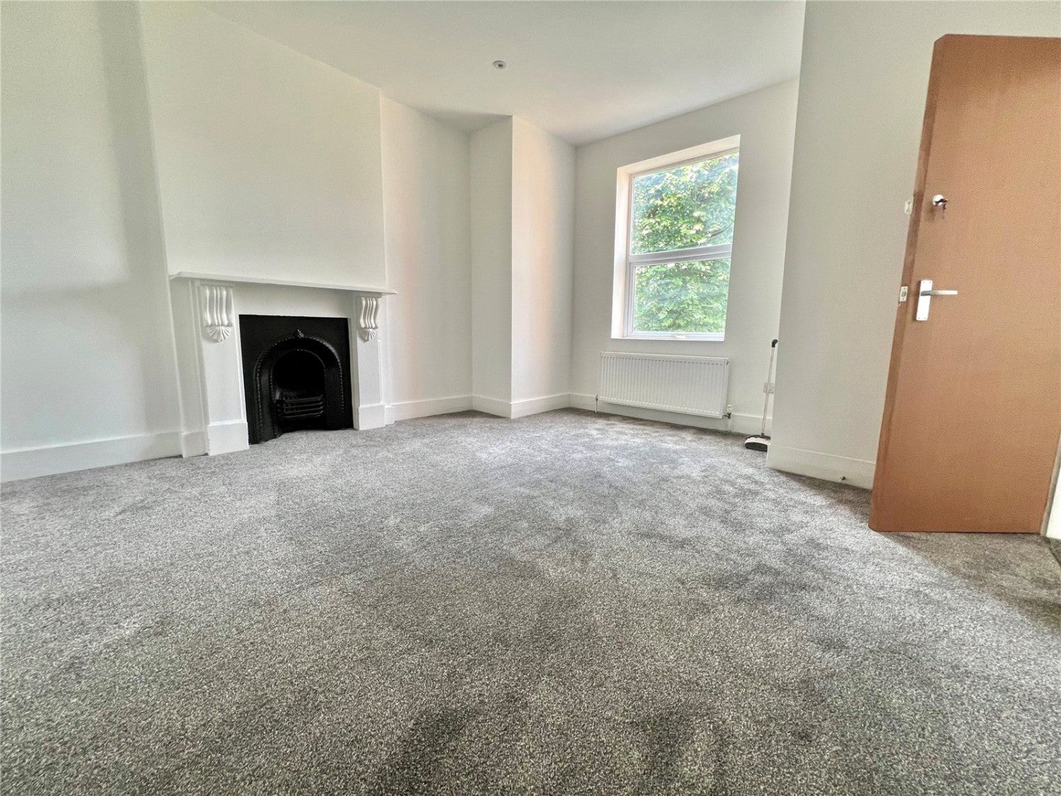 Flat Palmerston Road in Greater London