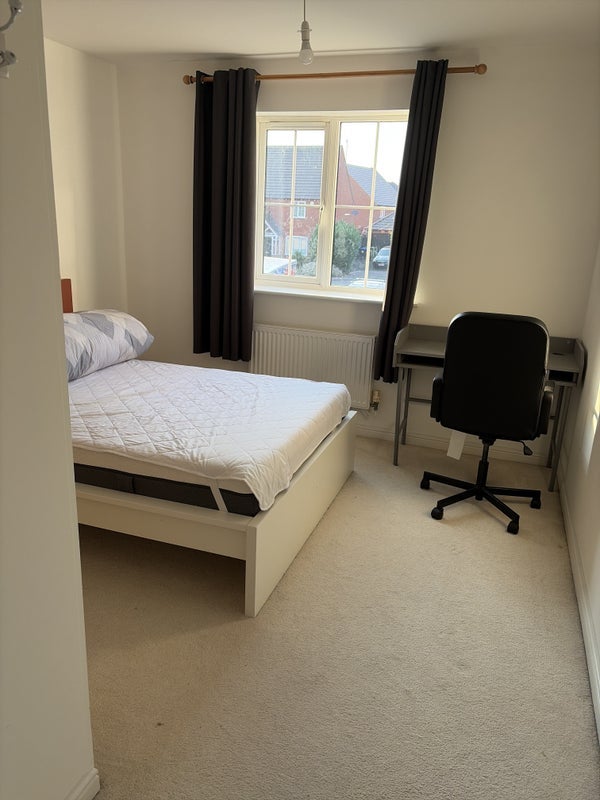 Room Erica Drive in Warwick